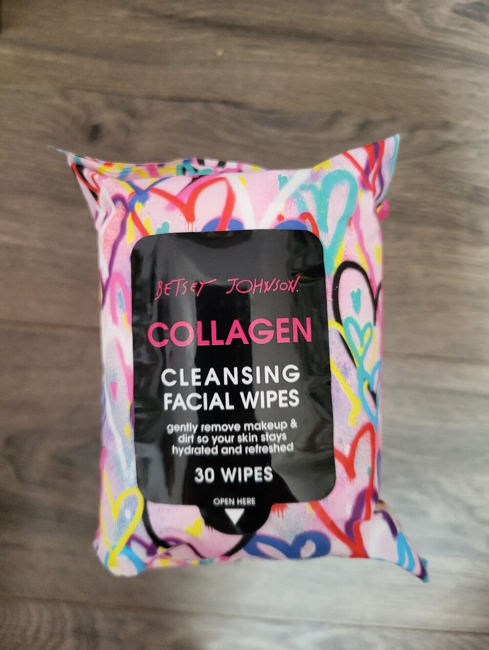 Betsey Johnson Collagen Cleansing Facial Wipes - Pink